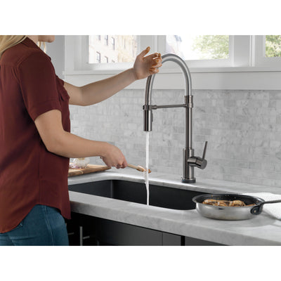 Delta Trinsic Black Stainless Steel Finish Single Handle Pull-Down Spring Spout Kitchen Faucet with Touch2O Technology D9659TKSDST