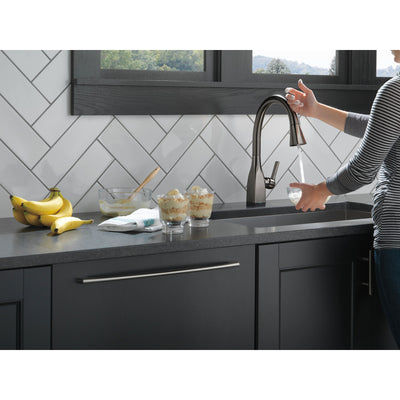 Delta Mateo Black Stainless Steel Finish Single Handle Pull-Down Kitchen Faucet with Touch2O and ShieldSpray Technologies D9183TKSDST