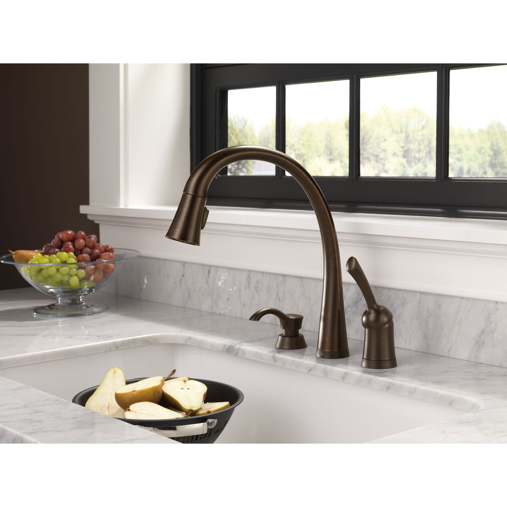 Delta Venetian Bronze Finish Pilar Collection Single Handle Pull Down Kitchen Faucet with Touch2O Technology and Soap Dispenser Package D032CR