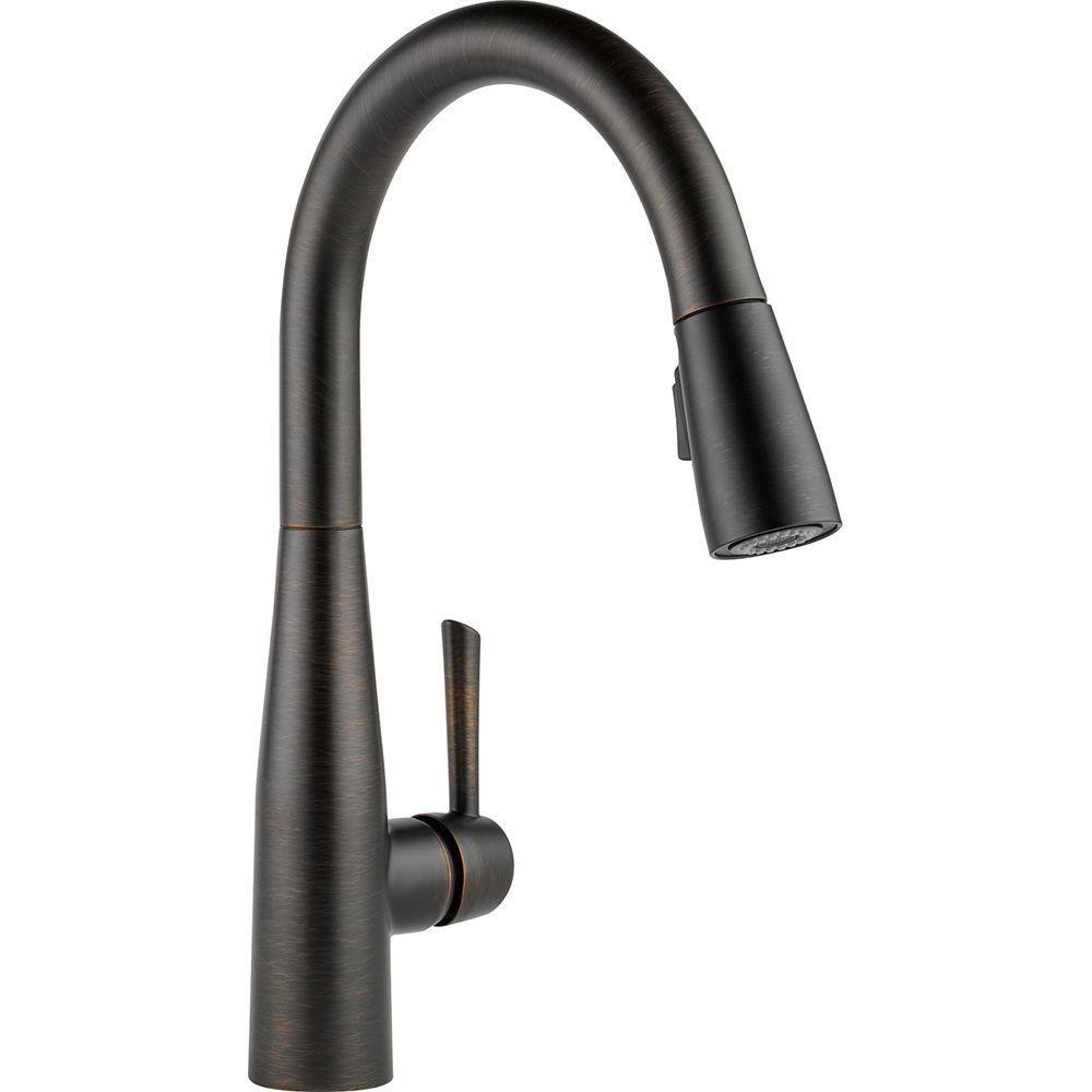 Delta Essa Single-Handle Pull-Down Sprayer Kitchen Faucet in Venetian Bronze with MagnaTite 718189