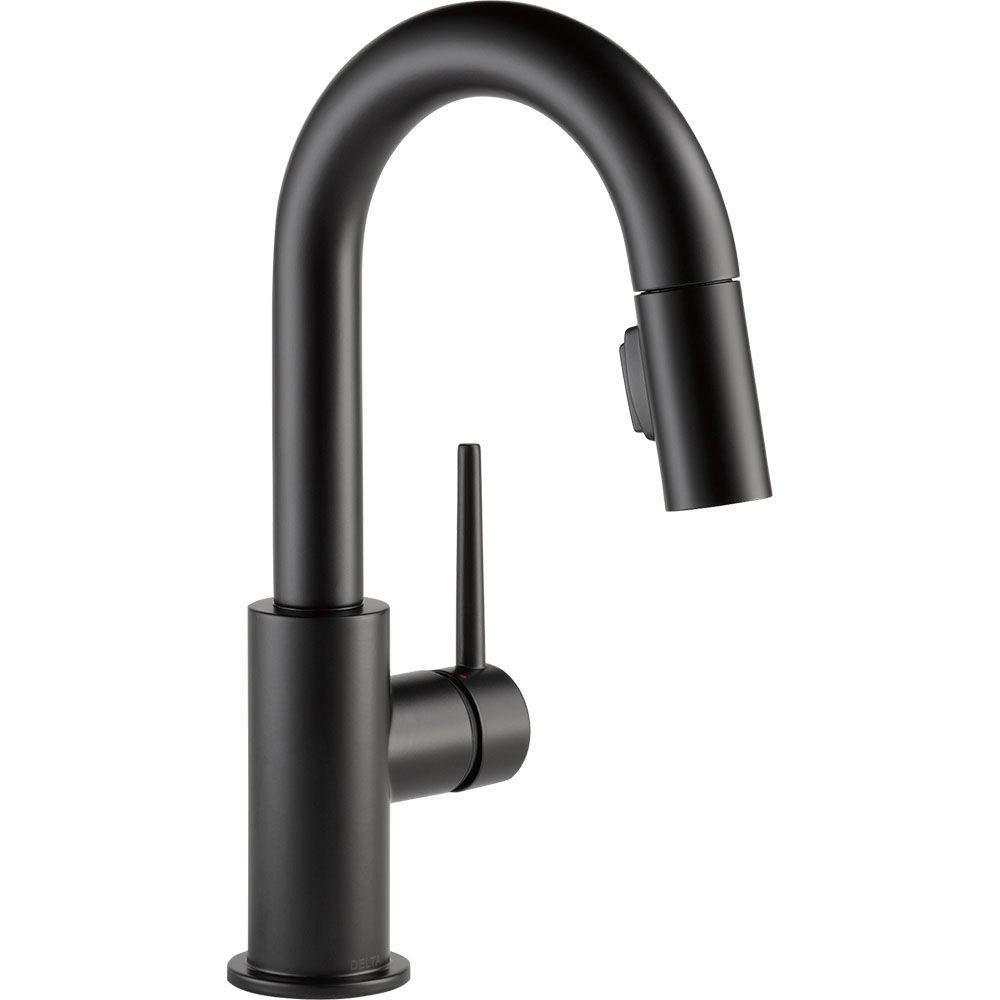 Delta Trinsic Single-Handle Pull-Down Sprayer Bar Faucet in Matte Black Featuring MagnaTite Docking 719414